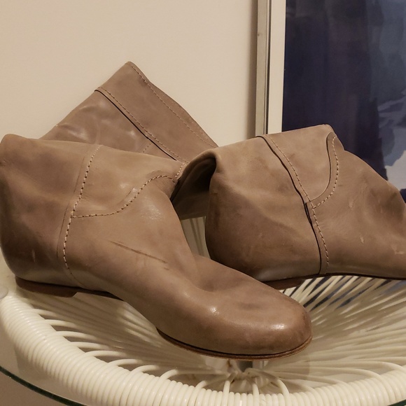 Chloe Knee-High Heloise Grey Leather Boots - Embossed Logo, Classic Equestrian - Picture 7 of 8